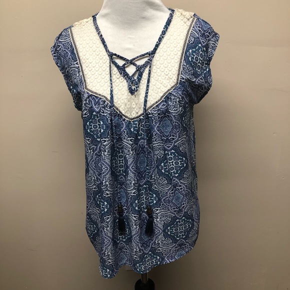 Rewind Boho Top with Tassels & Crochet Neckline - Picture 2 of 8